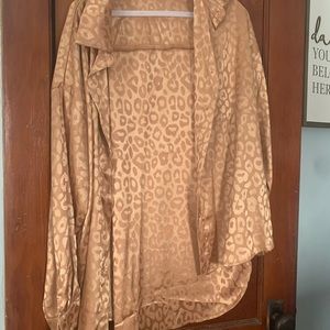 ANIMAL PRINT BUTTON UP